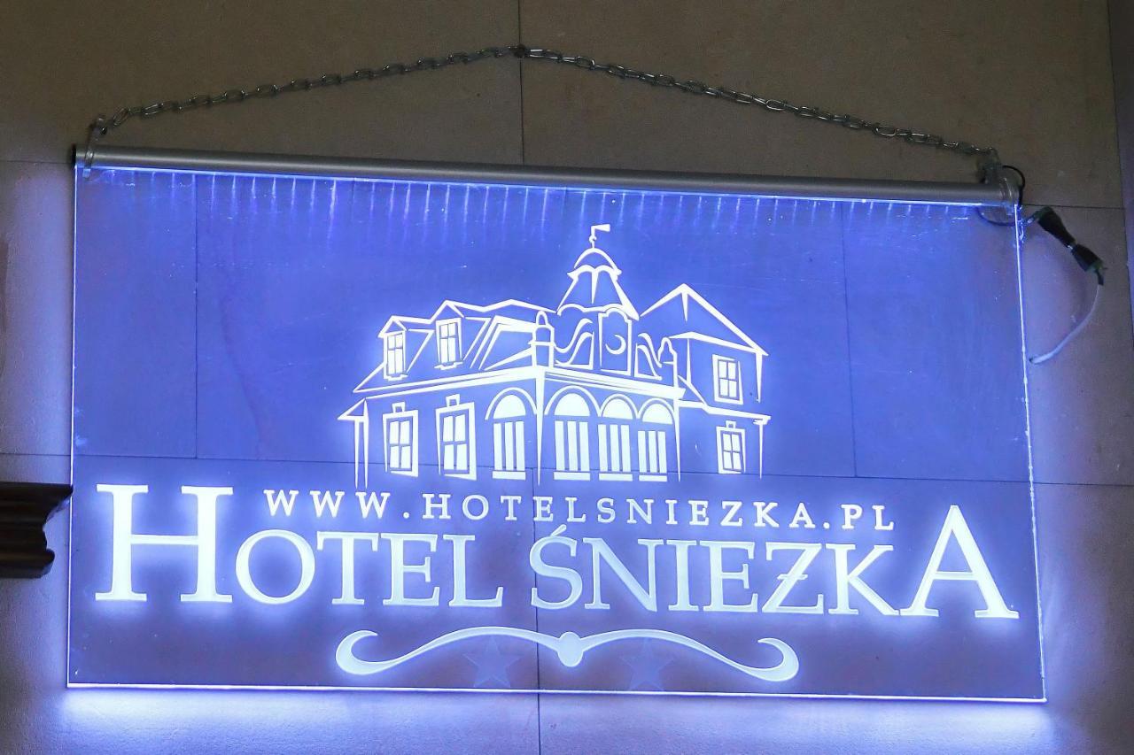 Sniezka Hotel Krosno Exterior foto